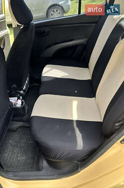 Хэтчбек Hyundai i10 2008 в 