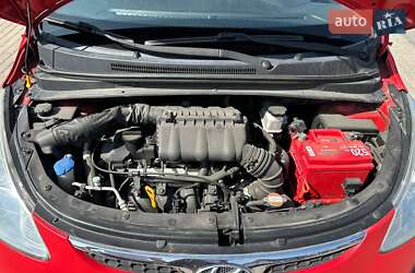 Хэтчбек Hyundai i10 2009 в 