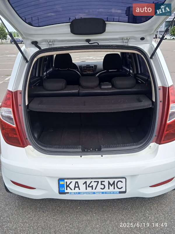 Хэтчбек Hyundai i10 2012 в Киеве