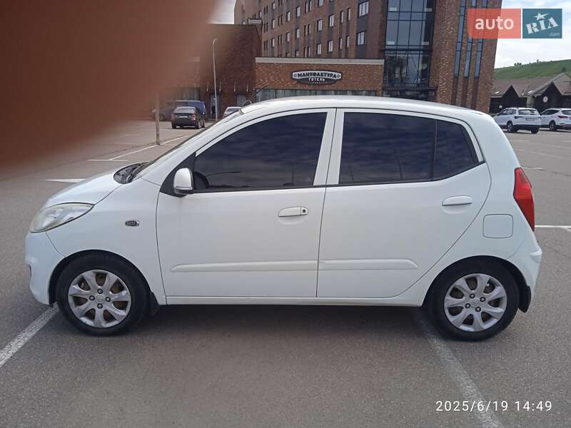 Хэтчбек Hyundai i10 2012 в Киеве