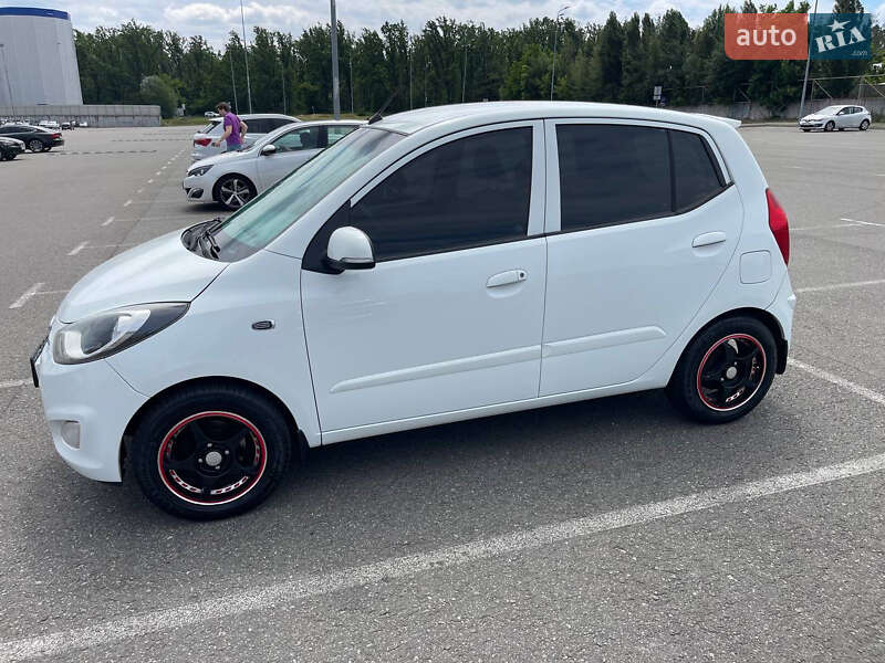 Хэтчбек Hyundai i10 2013 в Киеве