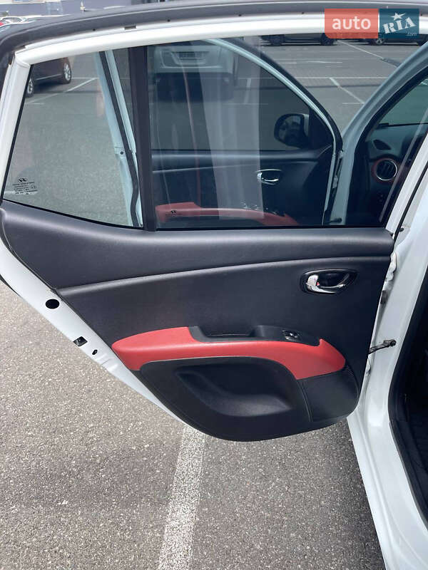 Хэтчбек Hyundai i10 2013 в Киеве