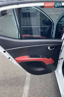 Хэтчбек Hyundai i10 2013 в 