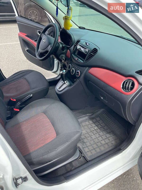 Хэтчбек Hyundai i10 2013 в Киеве