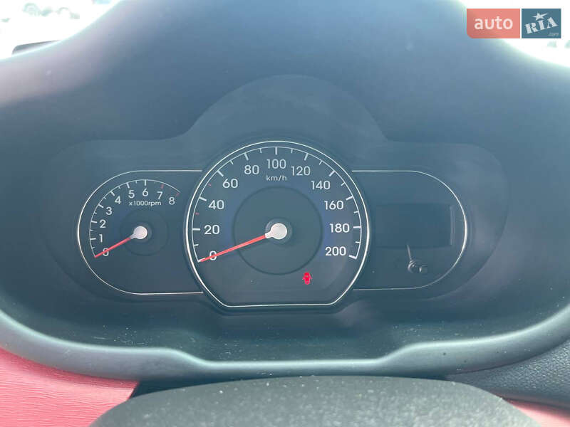 Хэтчбек Hyundai i10 2013 в Киеве