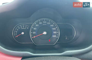 Хэтчбек Hyundai i10 2013 в 