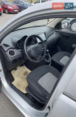 Хэтчбек Hyundai i10 2010 в 