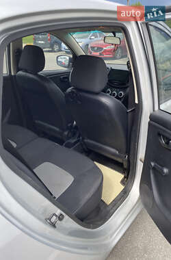Хэтчбек Hyundai i10 2010 в 