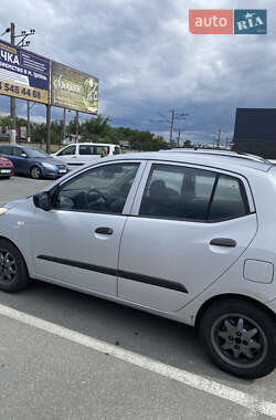 Хэтчбек Hyundai i10 2010 в 