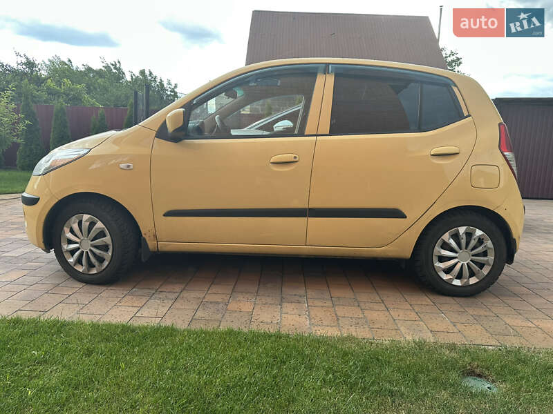 Хэтчбек Hyundai i10 2010 в Киеве