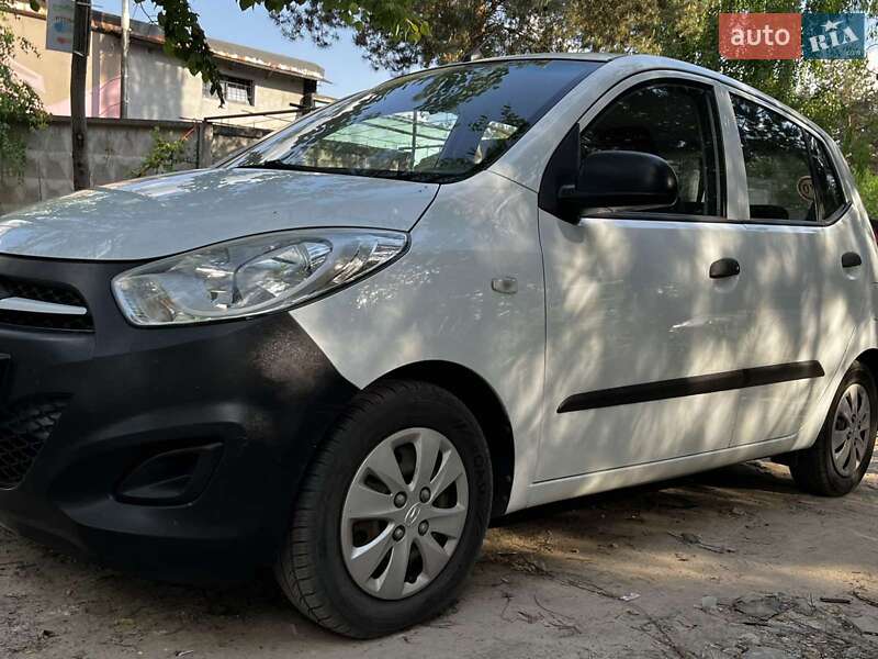 Хэтчбек Hyundai i10 2012 в Вараше
