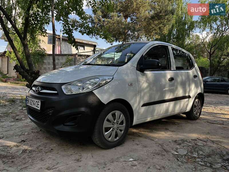 Хэтчбек Hyundai i10 2012 в Вараше
