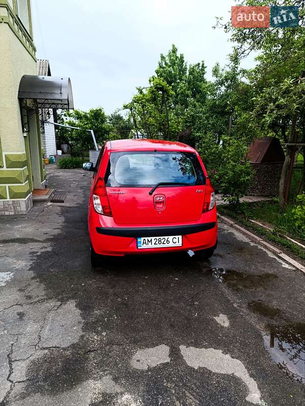 Хэтчбек Hyundai i10 2010 в Житомире