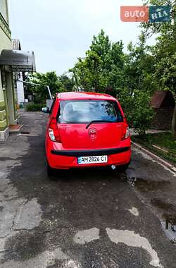 Хэтчбек Hyundai i10 2010 в 