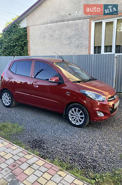 Хэтчбек Hyundai i10 2012 в 
