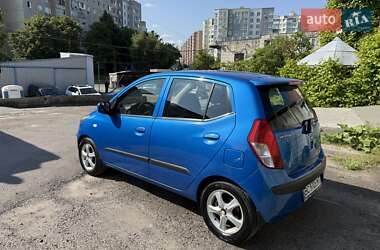 Хэтчбек Hyundai i10 2010 в 