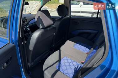 Хэтчбек Hyundai i10 2010 в 