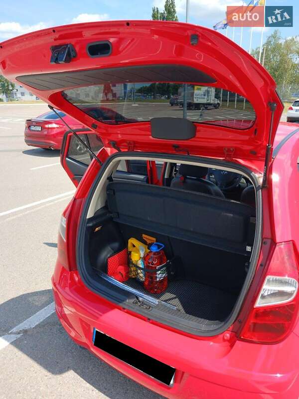 Хэтчбек Hyundai i10 2011 в Житомире
