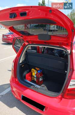 Хэтчбек Hyundai i10 2011 в 