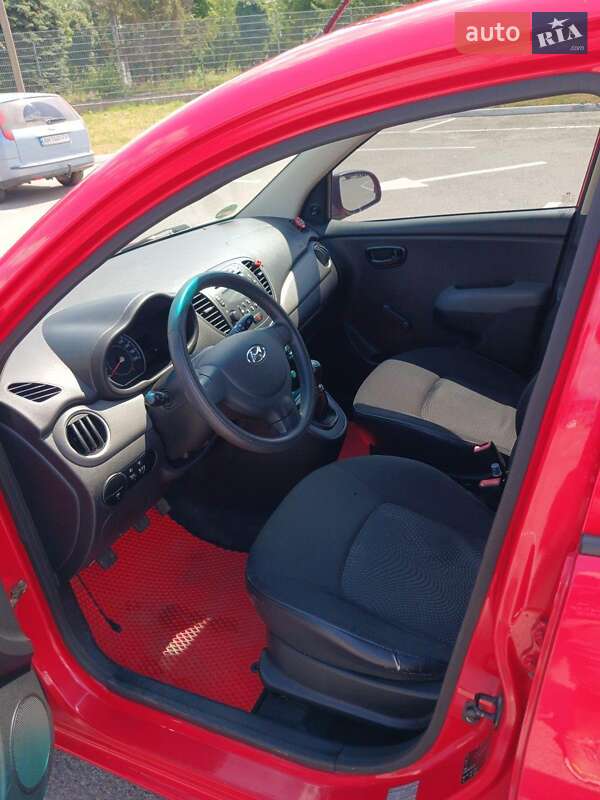 Хэтчбек Hyundai i10 2011 в Житомире