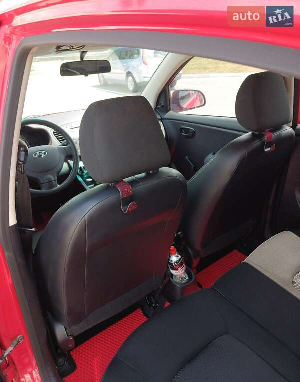 Хэтчбек Hyundai i10 2011 в Житомире