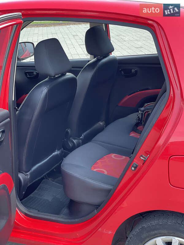 Хетчбек Hyundai i10 2008 в Володимирі