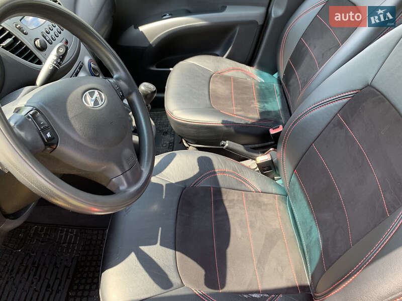 Хэтчбек Hyundai i10 2011 в Малине