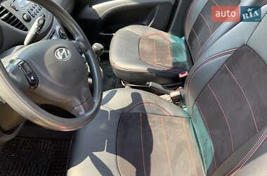 Хэтчбек Hyundai i10 2011 в 