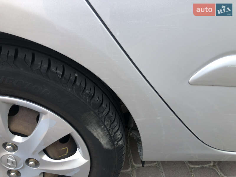 Хэтчбек Hyundai i10 2013 в Черновцах