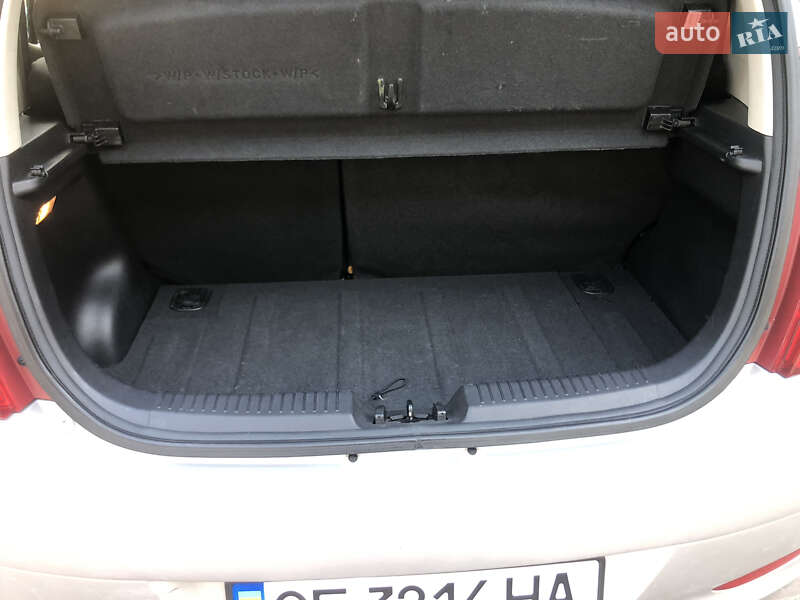 Хэтчбек Hyundai i10 2013 в Черновцах