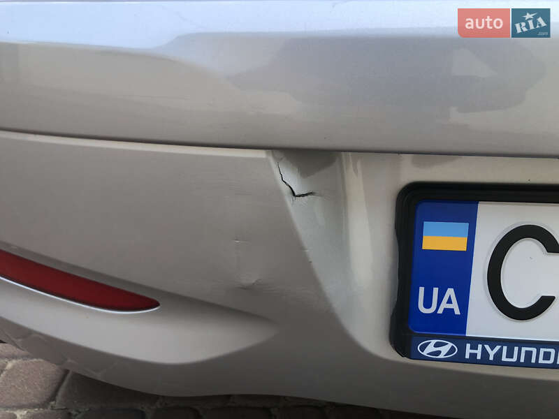 Хэтчбек Hyundai i10 2013 в Черновцах