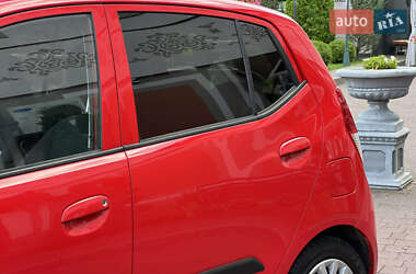 Хэтчбек Hyundai i10 2010 в 