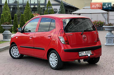 Хэтчбек Hyundai i10 2010 в 