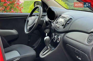 Хэтчбек Hyundai i10 2010 в 