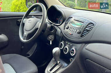 Хэтчбек Hyundai i10 2010 в 