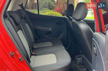 Хэтчбек Hyundai i10 2010 в 