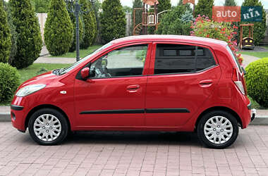 Хэтчбек Hyundai i10 2010 в 