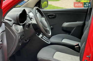 Хэтчбек Hyundai i10 2010 в 
