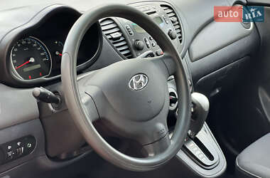 Хэтчбек Hyundai i10 2010 в 