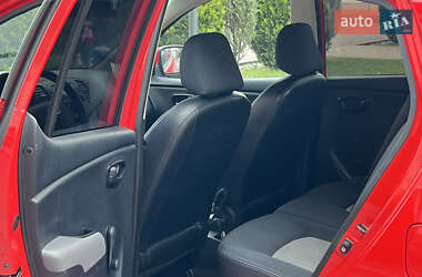 Хэтчбек Hyundai i10 2010 в 