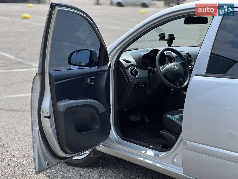 Хэтчбек Hyundai i10 2013 в Софиевской Борщаговке