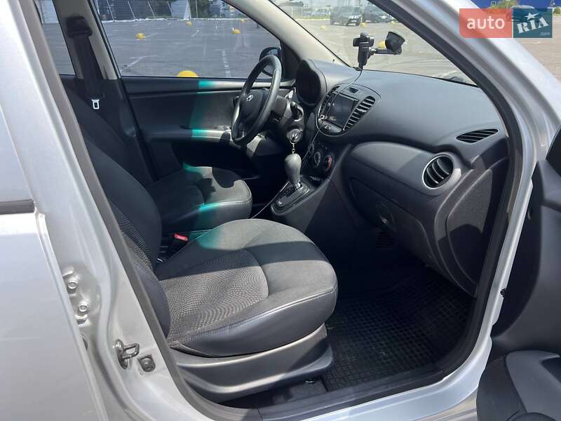 Хэтчбек Hyundai i10 2013 в Софиевской Борщаговке