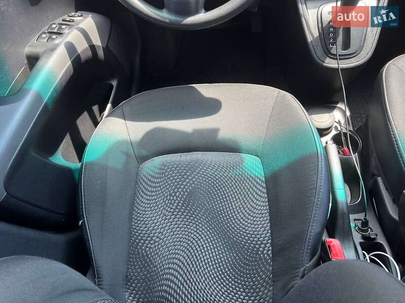 Хэтчбек Hyundai i10 2013 в Софиевской Борщаговке