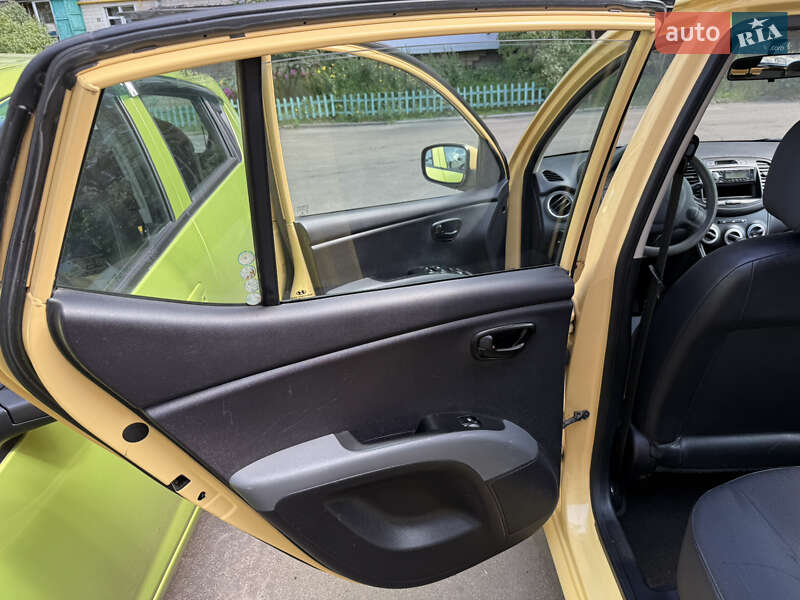 Хэтчбек Hyundai i10 2008 в Киеве