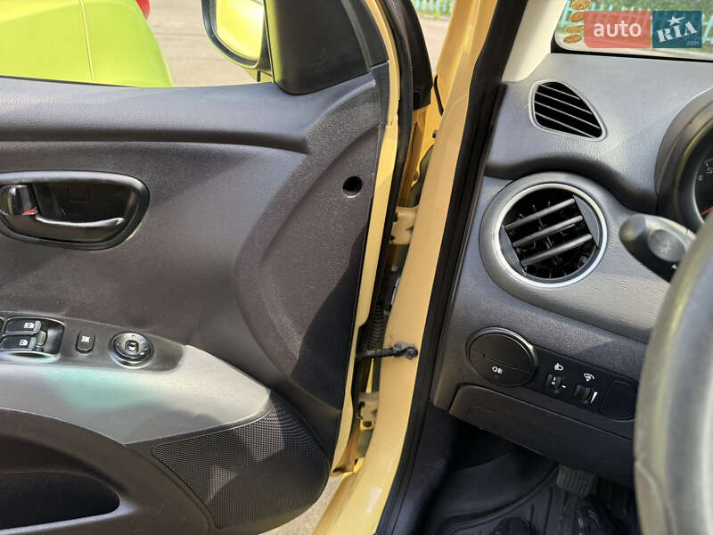 Хэтчбек Hyundai i10 2008 в Киеве