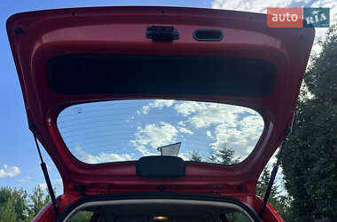 Хэтчбек Hyundai i10 2009 в 
