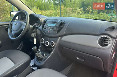 Хэтчбек Hyundai i10 2009 в 