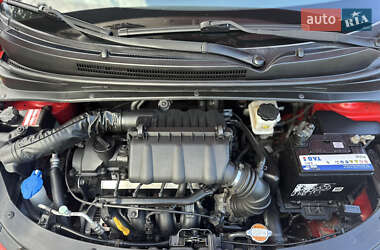Хэтчбек Hyundai i10 2009 в 