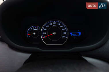 Хэтчбек Hyundai i10 2012 в 