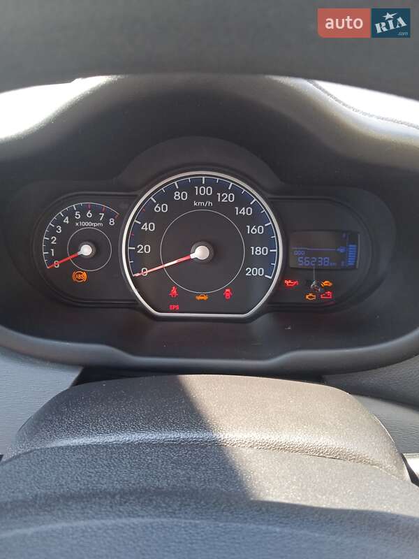 Хэтчбек Hyundai i10 2013 в Самборе фото 9 Хэтчбек Hyundai i10 2013 в Самборе